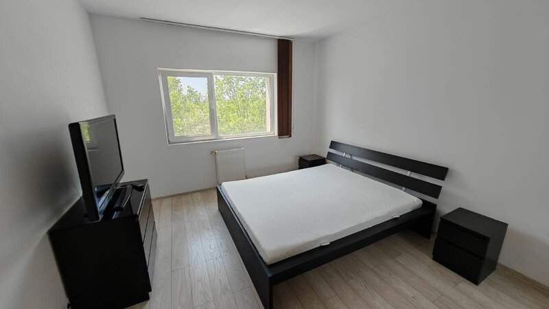 Metrou Pacii, Ten Blocks, 2 camere, 70mp, 4/10, decomandat, mobilat, loc parcare