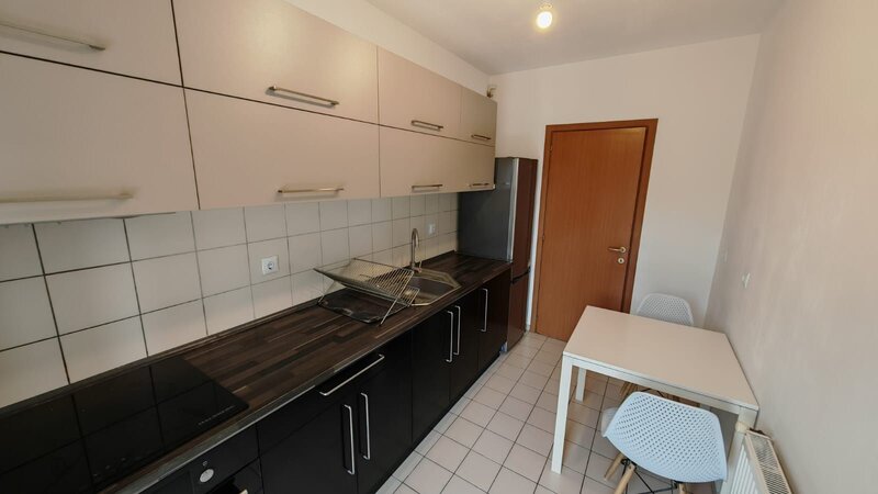 Metrou Pacii, Ten Blocks, 2 camere, 70mp, 4/10, decomandat, mobilat, loc parcare
