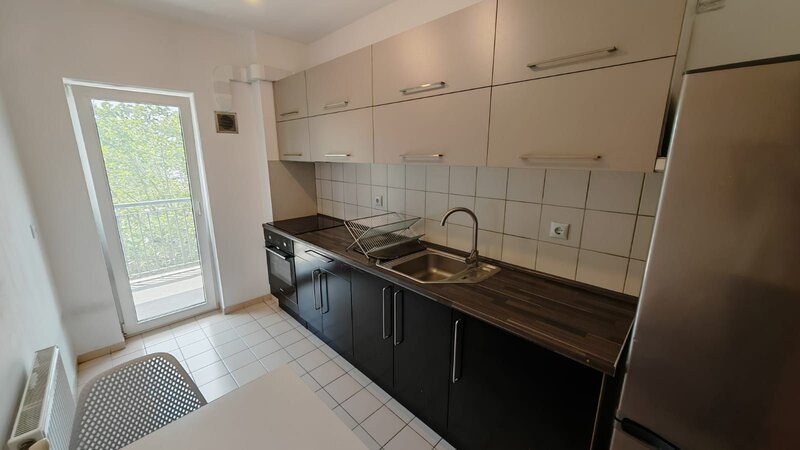 Metrou Pacii, Ten Blocks, 2 camere, 70mp, 4/10, decomandat, mobilat, loc parcare