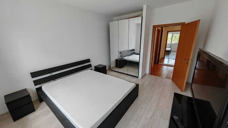 Metrou Pacii, Ten Blocks, 2 camere, 70mp, 4/10, decomandat, mobilat, loc parcare