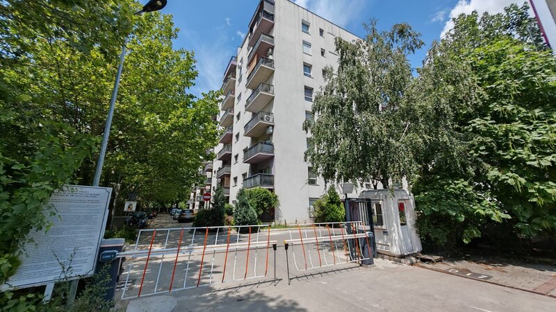 Metrou Pacii, Ten Blocks, 2 camere, 70mp, 4/10, decomandat, mobilat, loc parcare